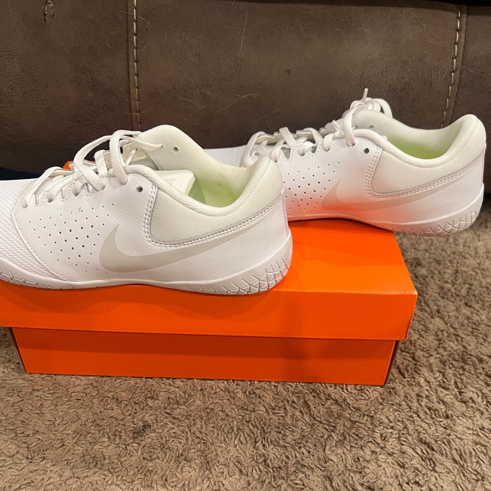 CHEERLEADING NIKE CHEER SIDELINE SHOES